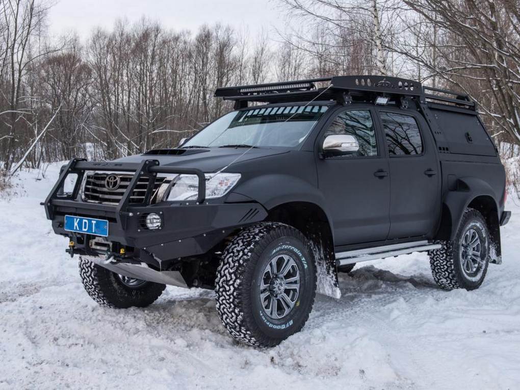 картинка Багажник KDT силовой 4-опорный алюминиевый для Toyota Hilux с надписью Arctic Truck 1.35x1.55м