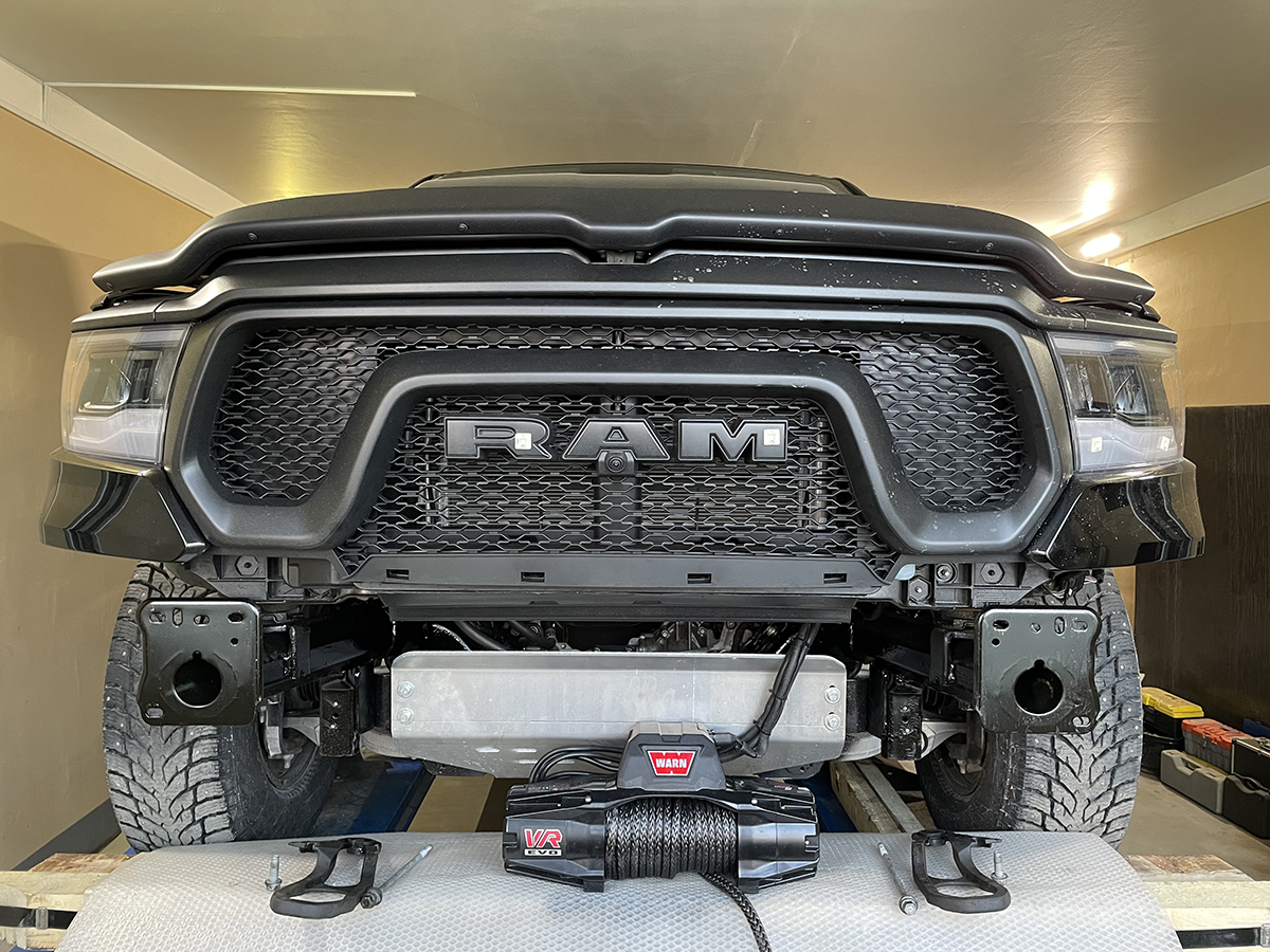 картинка Площадка РИФ под лебёдку в штатный бампер Dodge Ram 1500 Rebel 2019+ (бензин)