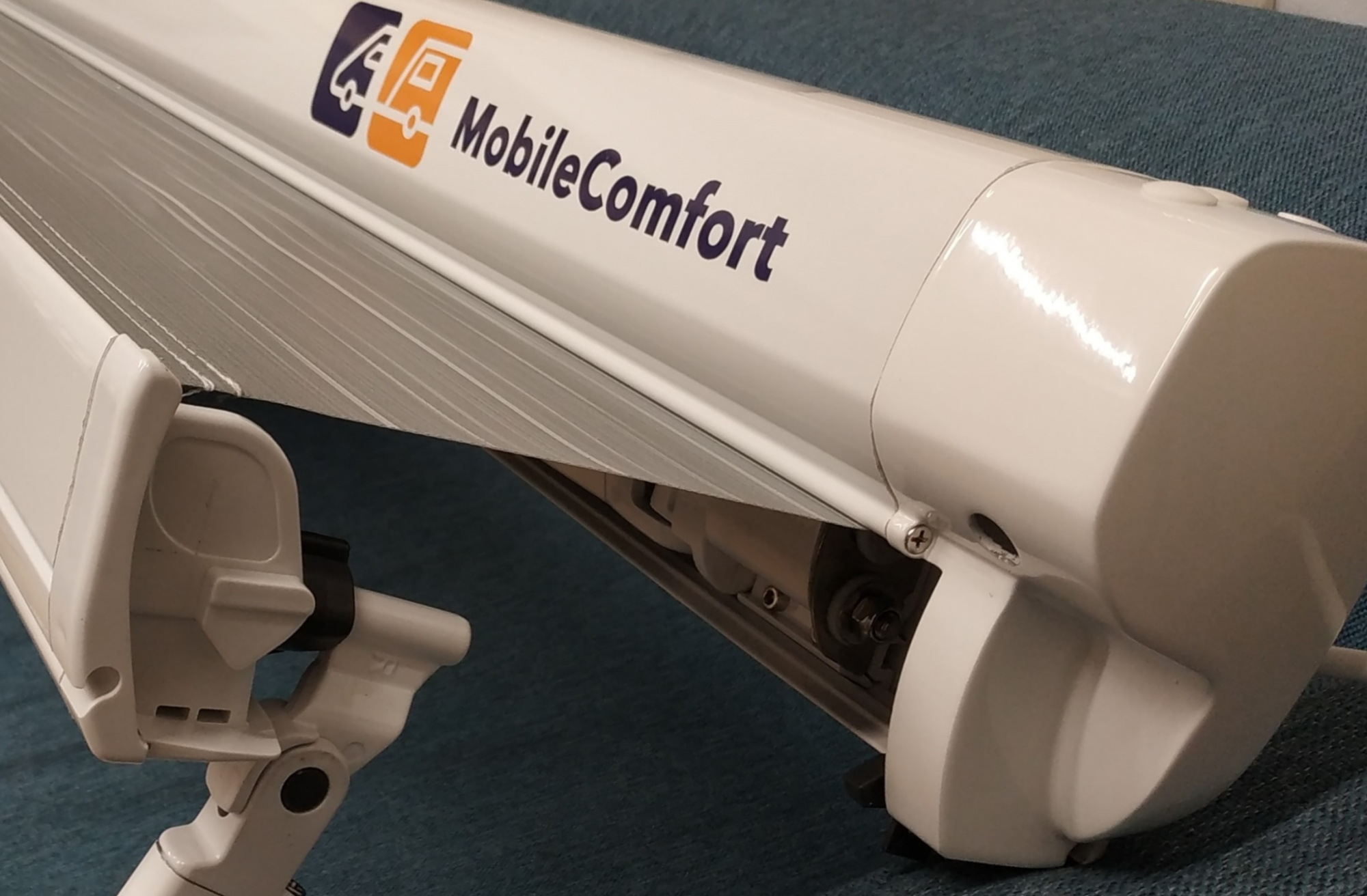 картинка Маркиза MobileComfort M200WG 2 м настенная механическая, корпус белый, полотно светло-серое