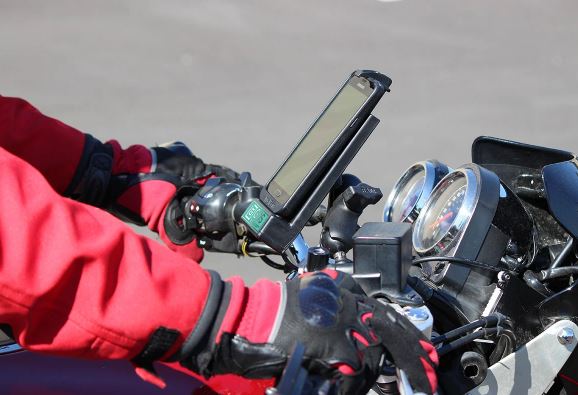 картинка Универсальная док-станция для телефона GDS® с креплением на руль мотоцикла