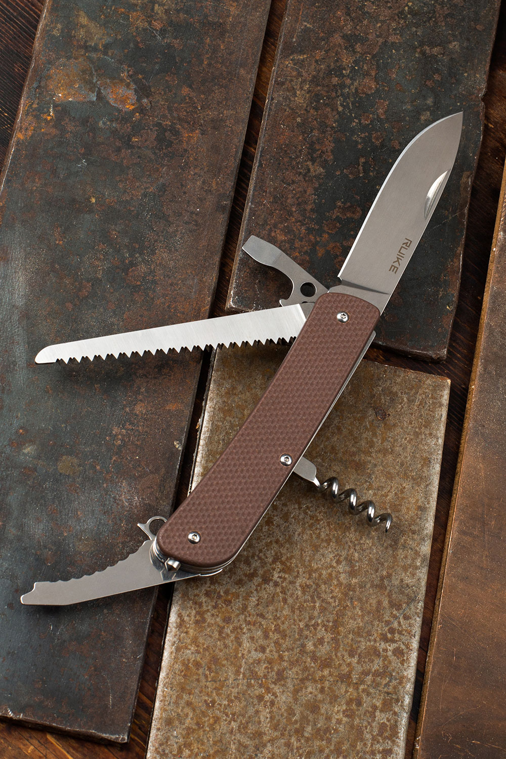 картинка Нож multi-functional Ruike L32-N коричневвый