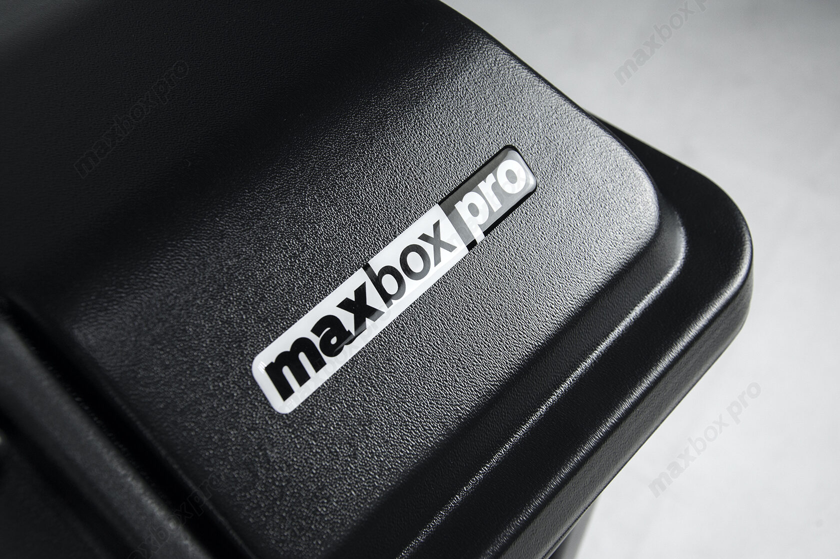 картинка Ящик для прицепа MaxBox PRO 600x430x480 (79 л) на дышло легкового прицепа