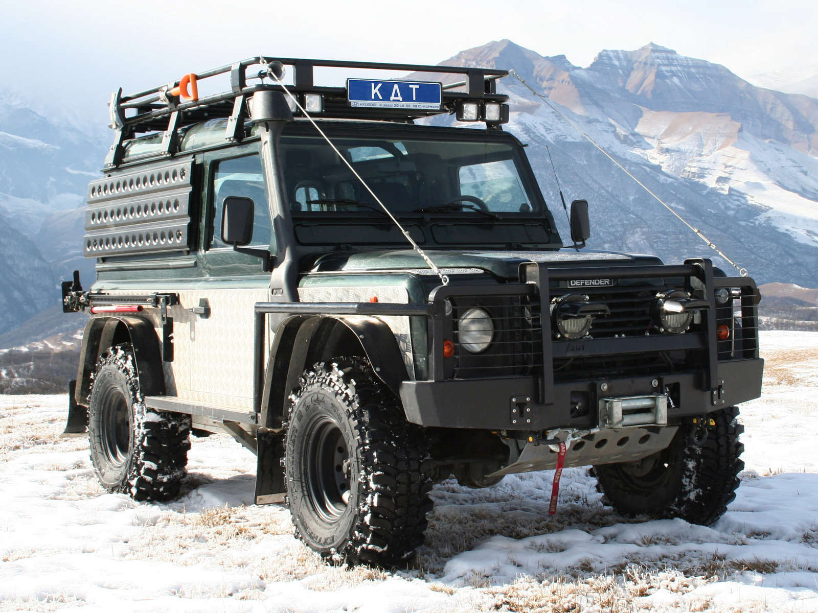 картинка Пороги силовые KDT алюминиевые Land Rover Defender 90 II поколения