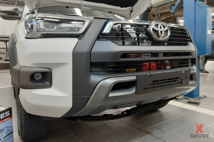 картинка Toyota Hilux 2020- (рестайлинг) Установочный комплект с лебедкой COMEUP GIO100s