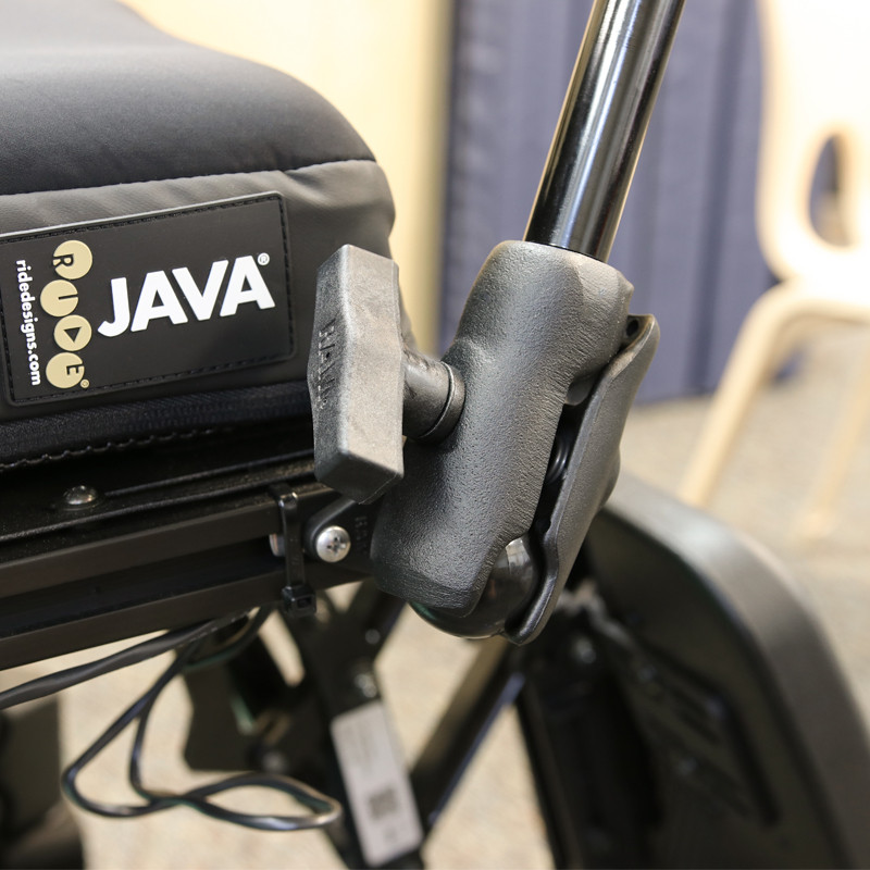 картинка RAM® X-Grip® Крепление на направляющей кресла-коляски для планшетов 9–10 дюймов 