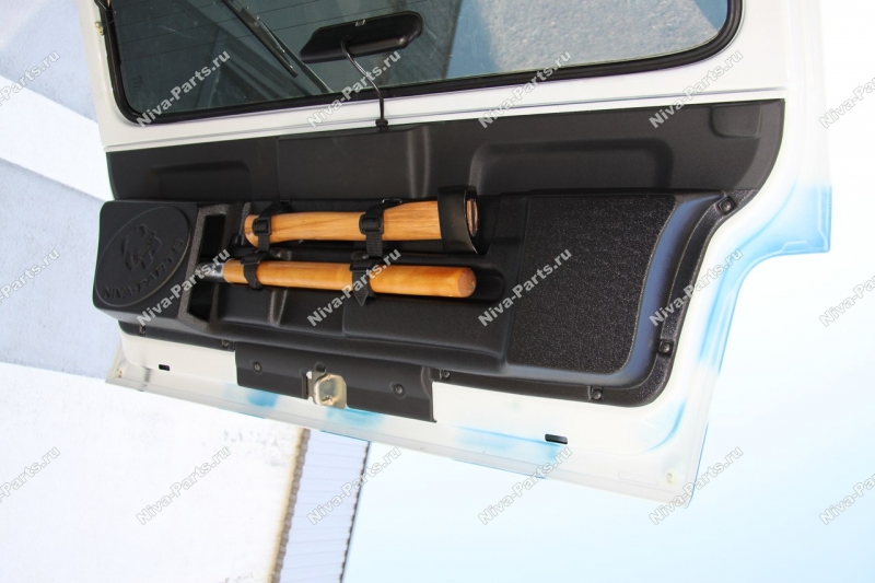 картинка Топор с лопатой в багажник для Lada 4х4
