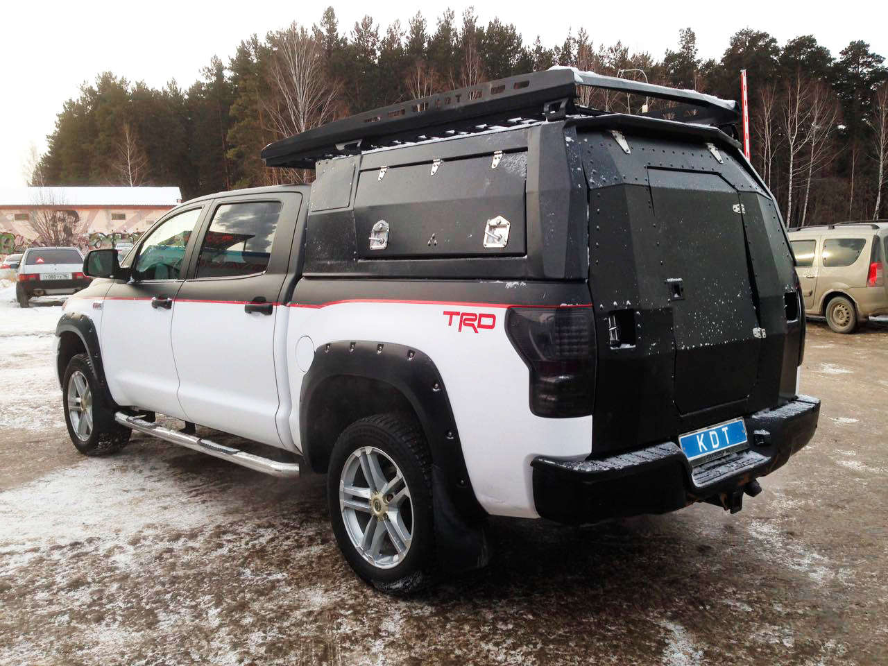 картинка Кунг KDT экспедиционный 3-дверный увеличенный "Лабаз" для Toyota Tundra с длинной кабиной Crew Max д