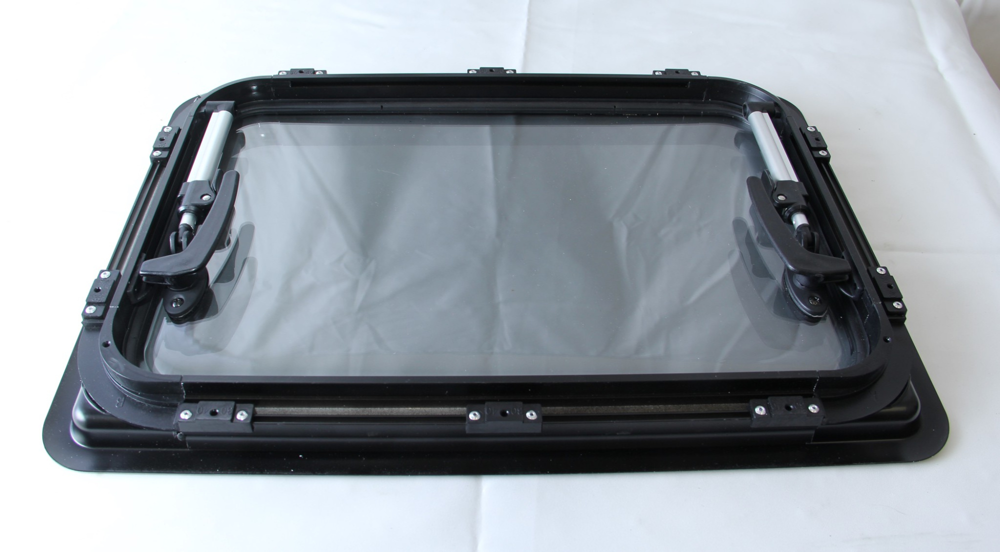 картинка Окно откидное Mobile Comfort W5035P 500x350 мм, штора плиссированная, антимоскитка
