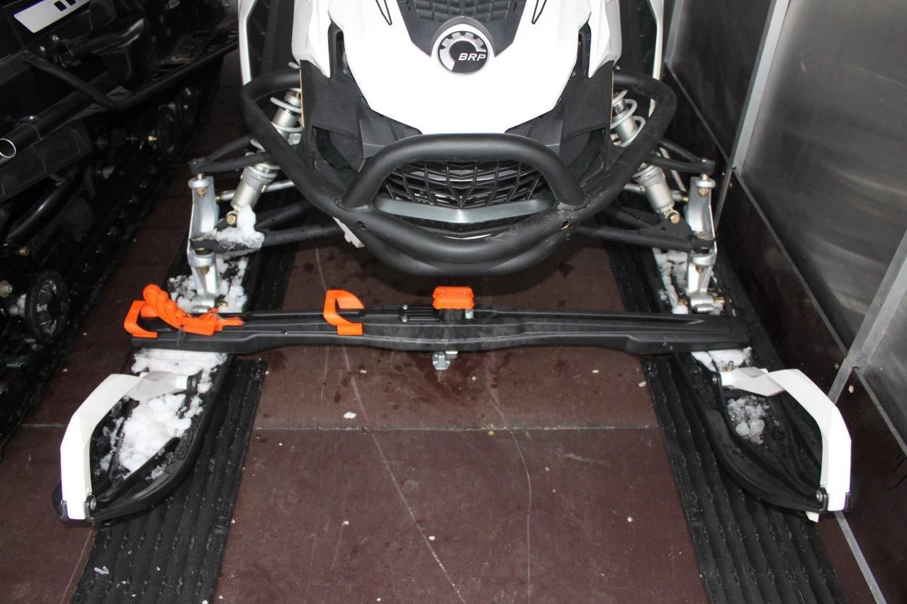 картинка Пластиковые фиксаторы для крепления снегохода к кузову прицепа (передние)