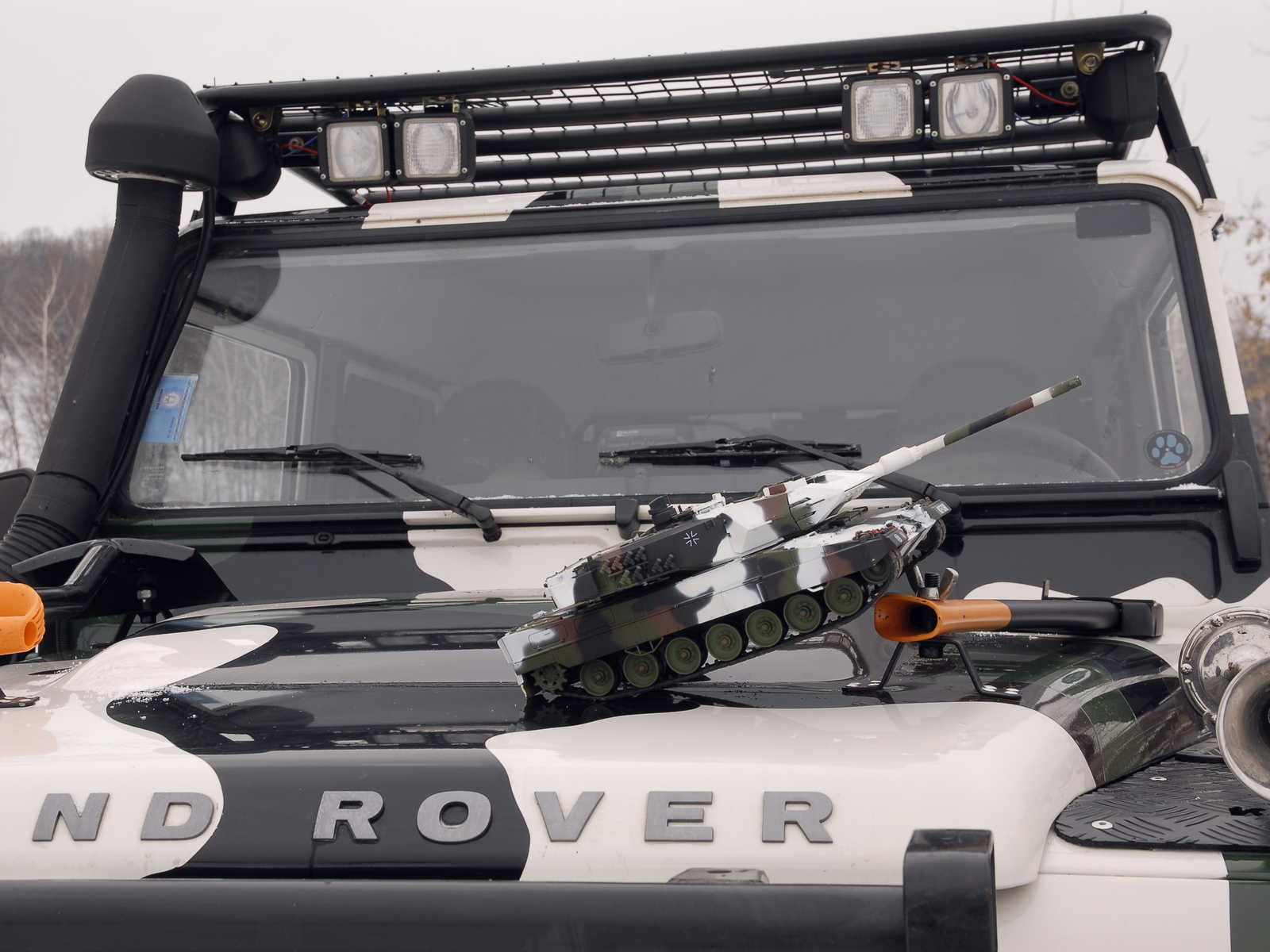 картинка Багажник KDT площадка силовая 6-опорная Land Rover Defender 90/110 1.4 х1.6м алюминий