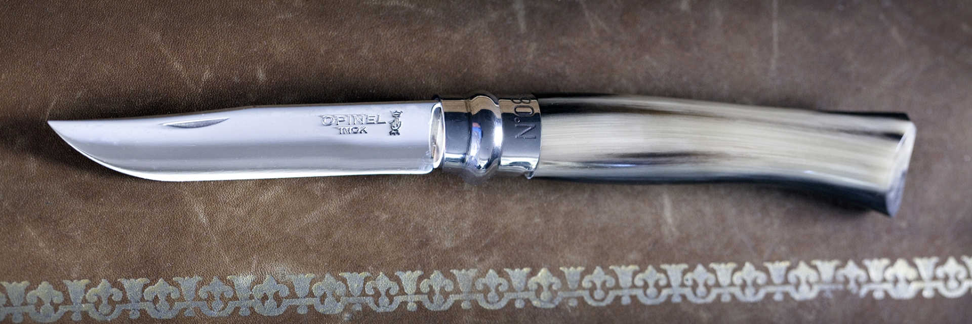 картинка Нож Opinel №8, нержавеющая сталь, полированный клинок, рукоять светлый рог буйвола, дерев футляр, 000980