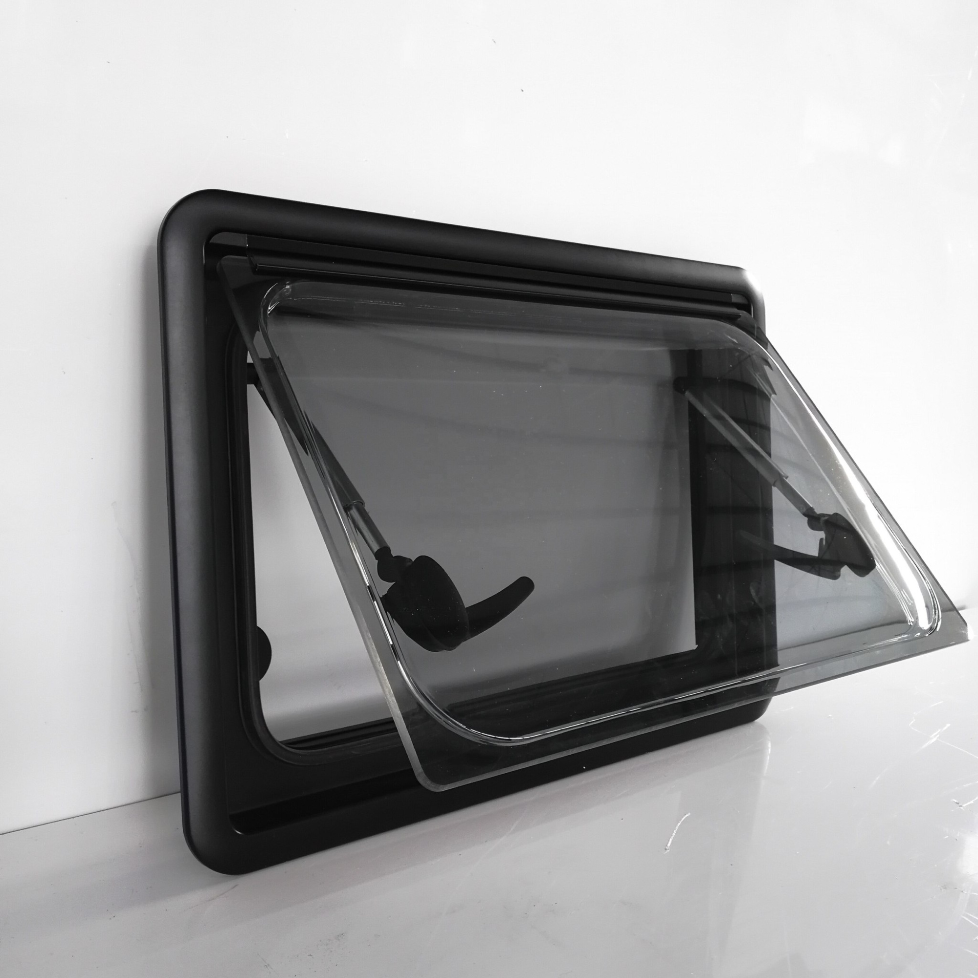 картинка Окно откидное Mobile Comfort W5045R 500x450 мм, штора рулонная, антимоскитка