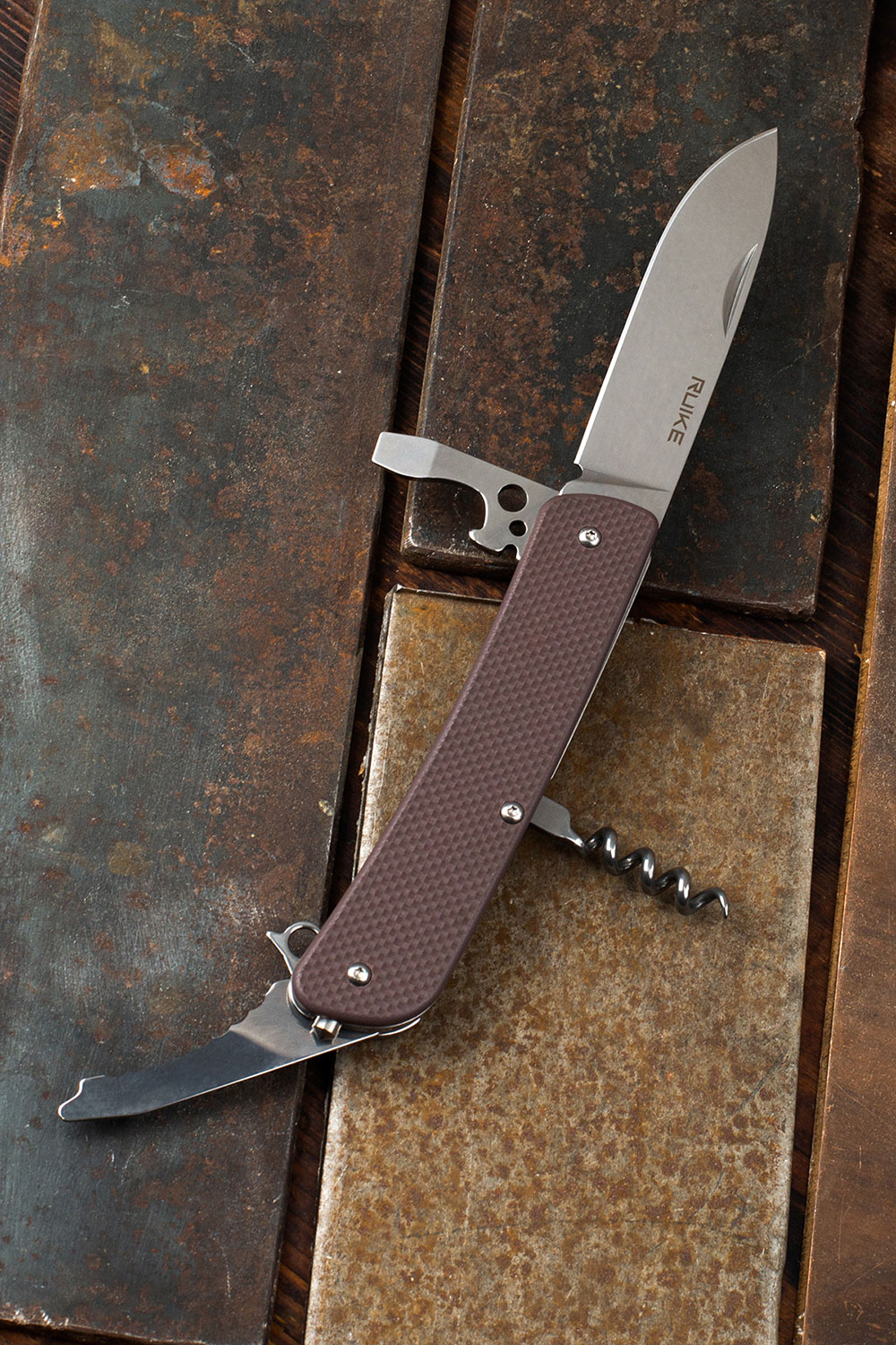 картинка Нож multi-functional Ruike L21-N коричневвый