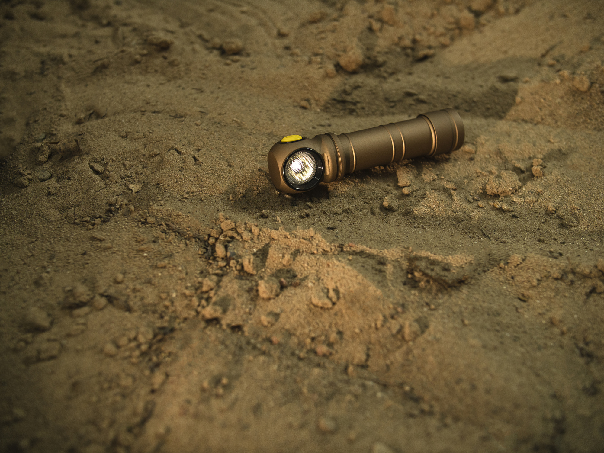 картинка Фонарь налобный Armytek Wizard C2 Pro Max White (Sand)