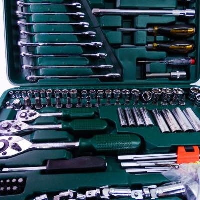 картинка Набор инструментов SATA 121 предмет в зеленом кейсе