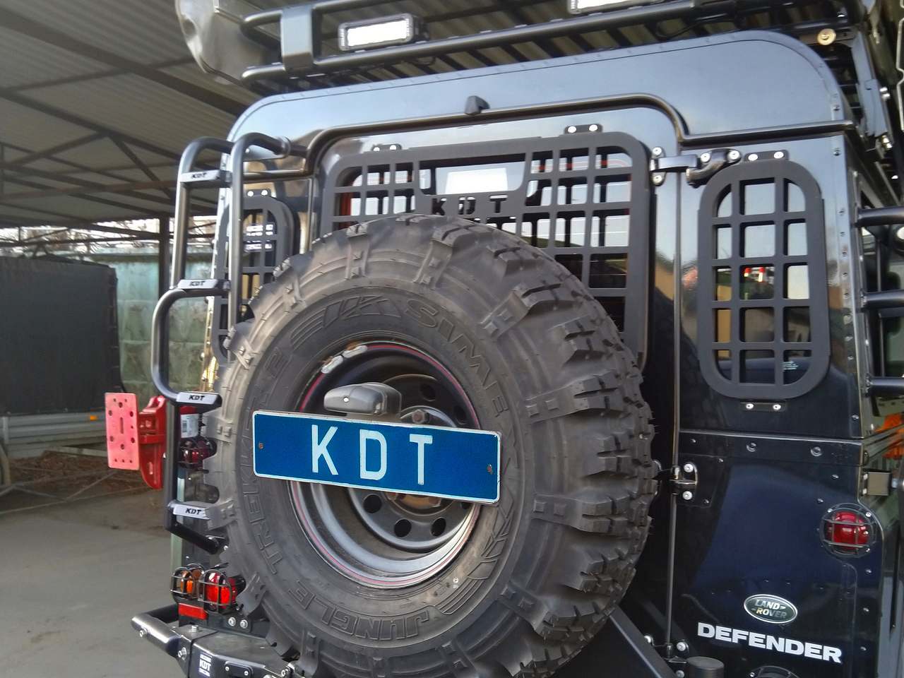 Защита окон KDT Land Rover Defender 110/90 на задние двери